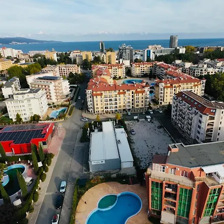 Sunny House 303 Two Bedroom Апартамент *