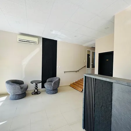 Sunny House 303 Two Bedroom Апартамент *