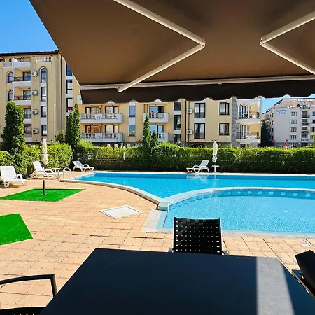 Sunny House 303 Two Bedroom Апартамент Слънчев бряг